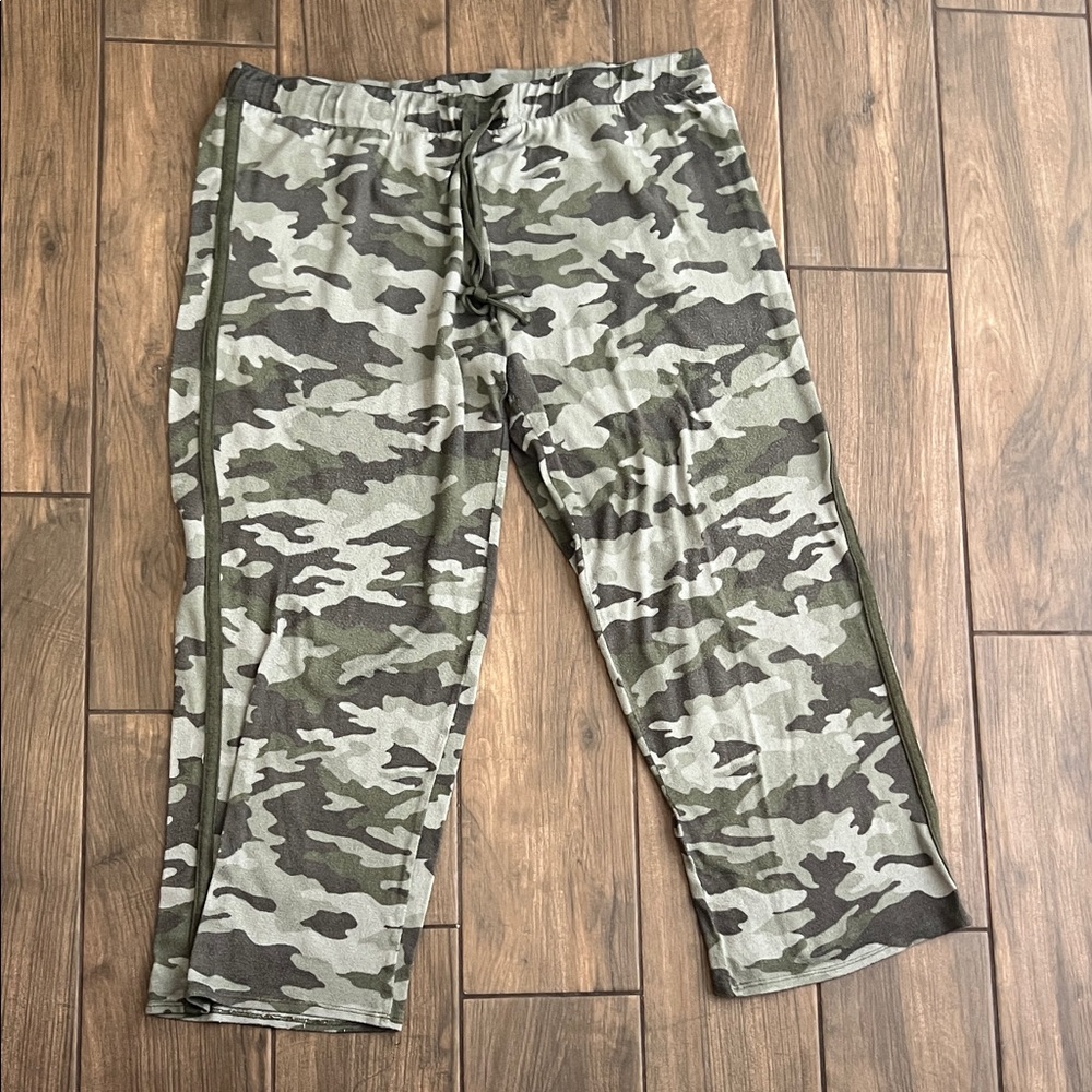 Lucky Brand - 4 Piece Set Camouflage Lounge Set - Picture 16 of 16